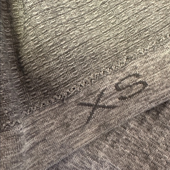 Lululemon Men’s Short Sleeve Tshirt Xsmall gray - Picture 3 of 4